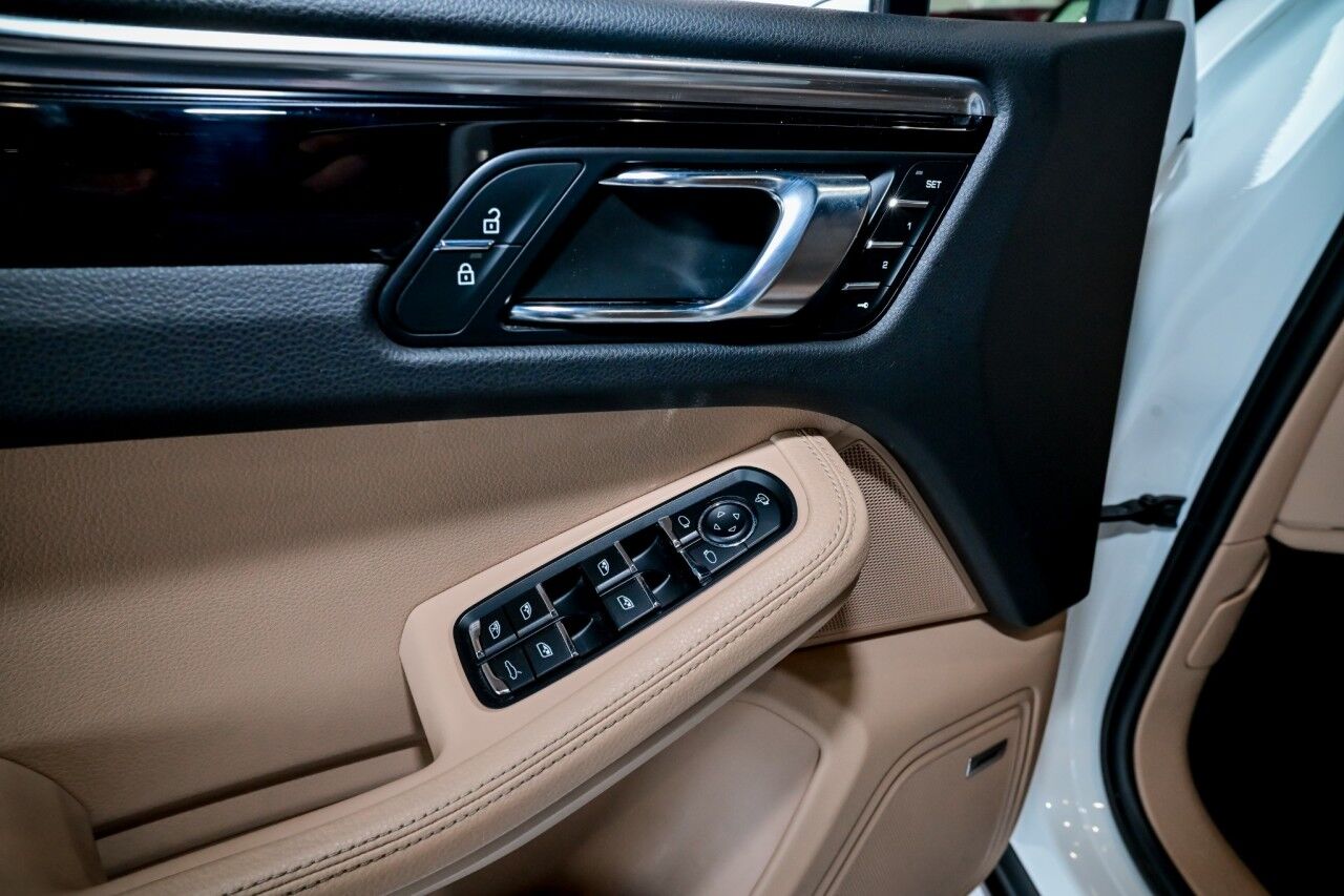 2023 Porsche Macan AWD, Pano Roof, Bose Surround Sound, Lane Assist, Self Steering Park Assist Springfield NJ