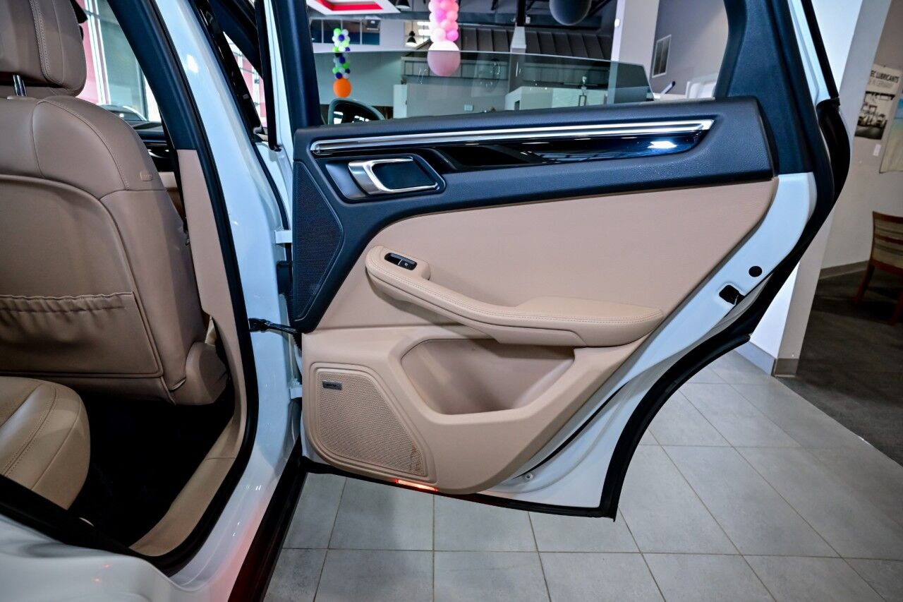 2023 Porsche Macan AWD, Pano Roof, Bose Surround Sound, Lane Assist, Self Steering Park Assist Springfield NJ