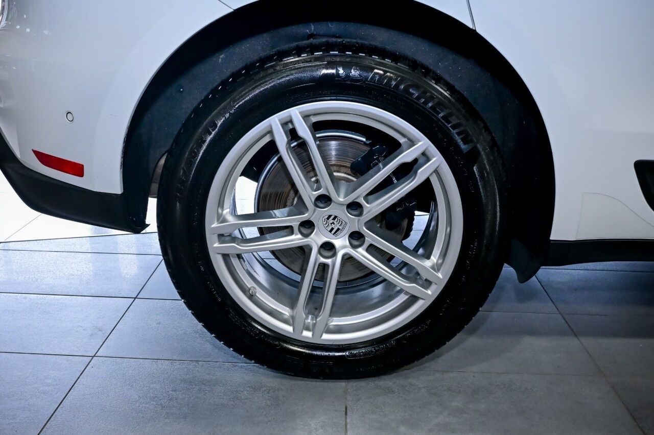 2023 Porsche Macan AWD, Pano Roof, Bose Surround Sound, Lane Assist, Self Steering Park Assist Springfield NJ