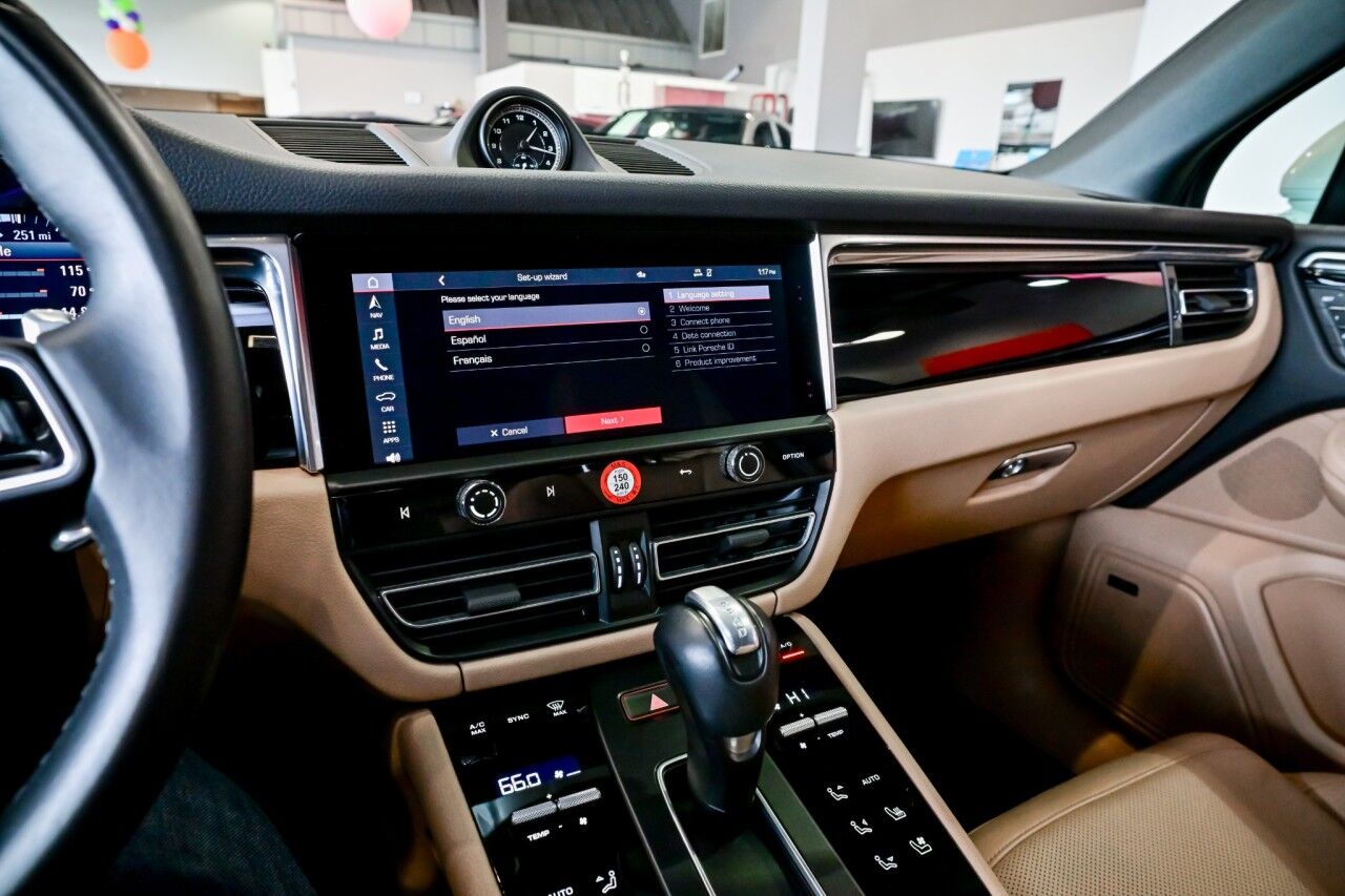 2023 Porsche Macan AWD, Pano Roof, Bose Surround Sound, Lane Assist, Self Steering Park Assist Springfield NJ