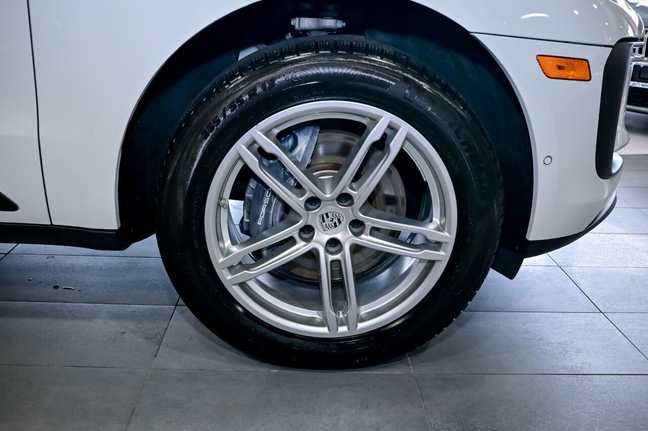 2023 Porsche Macan AWD, Pano Roof, Bose Surround Sound, Lane Assist, Self Steering Park Assist Springfield NJ