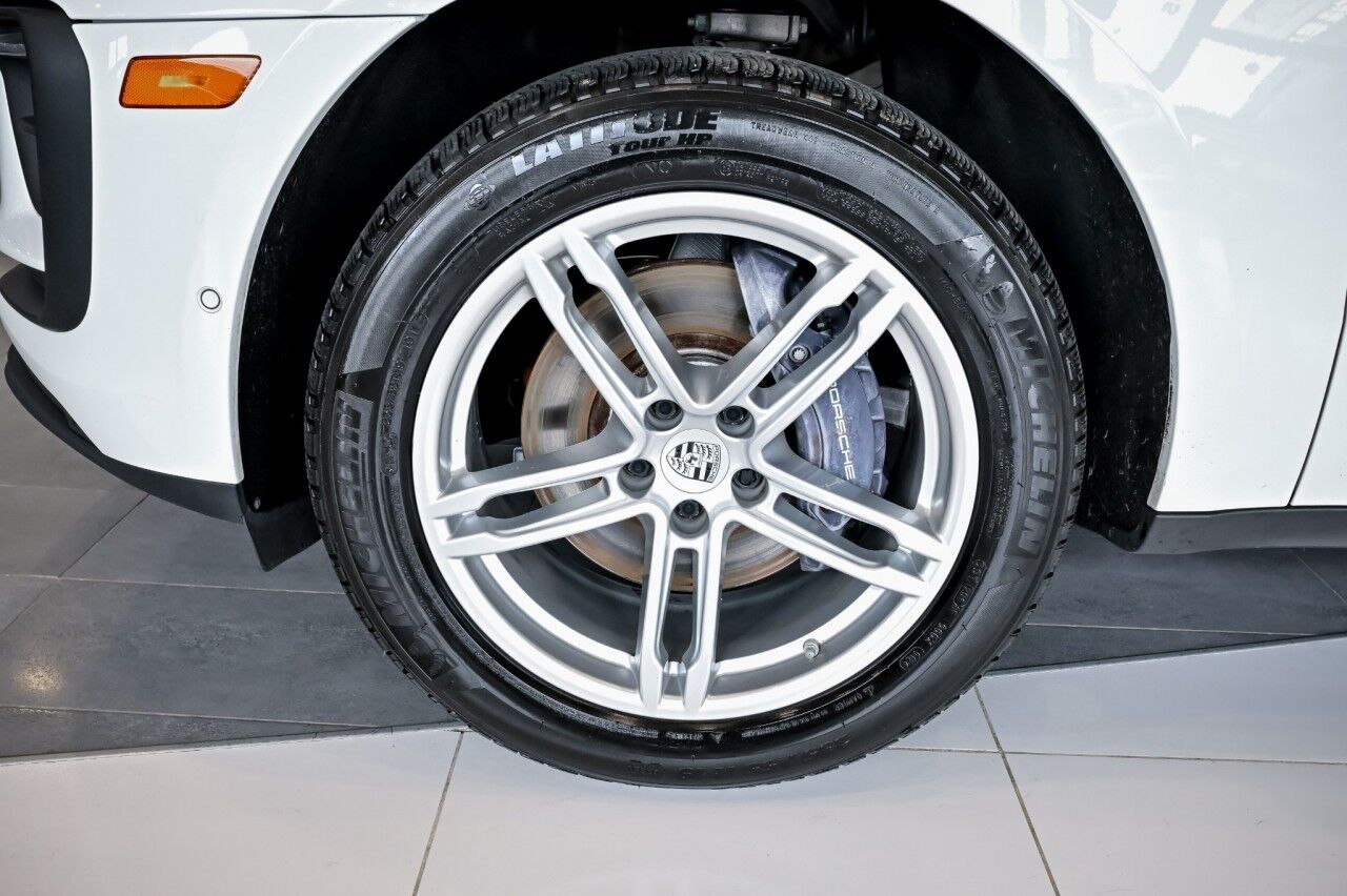 2023 Porsche Macan AWD, Pano Roof, Bose Surround Sound, Lane Assist, Self Steering Park Assist Springfield NJ