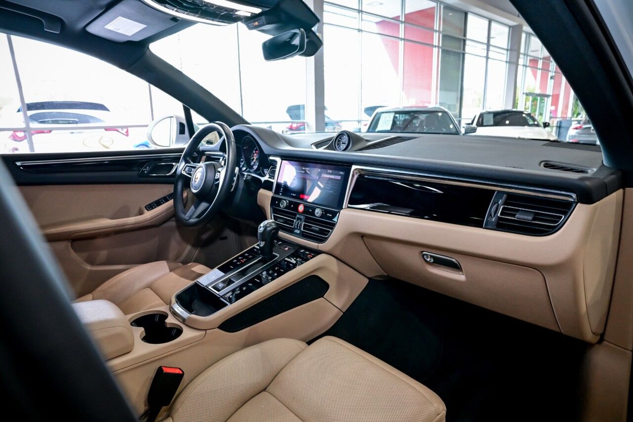2023 Porsche Macan AWD, Pano Roof, Bose Surround Sound, Lane Assist, Self Steering Park Assist Springfield NJ