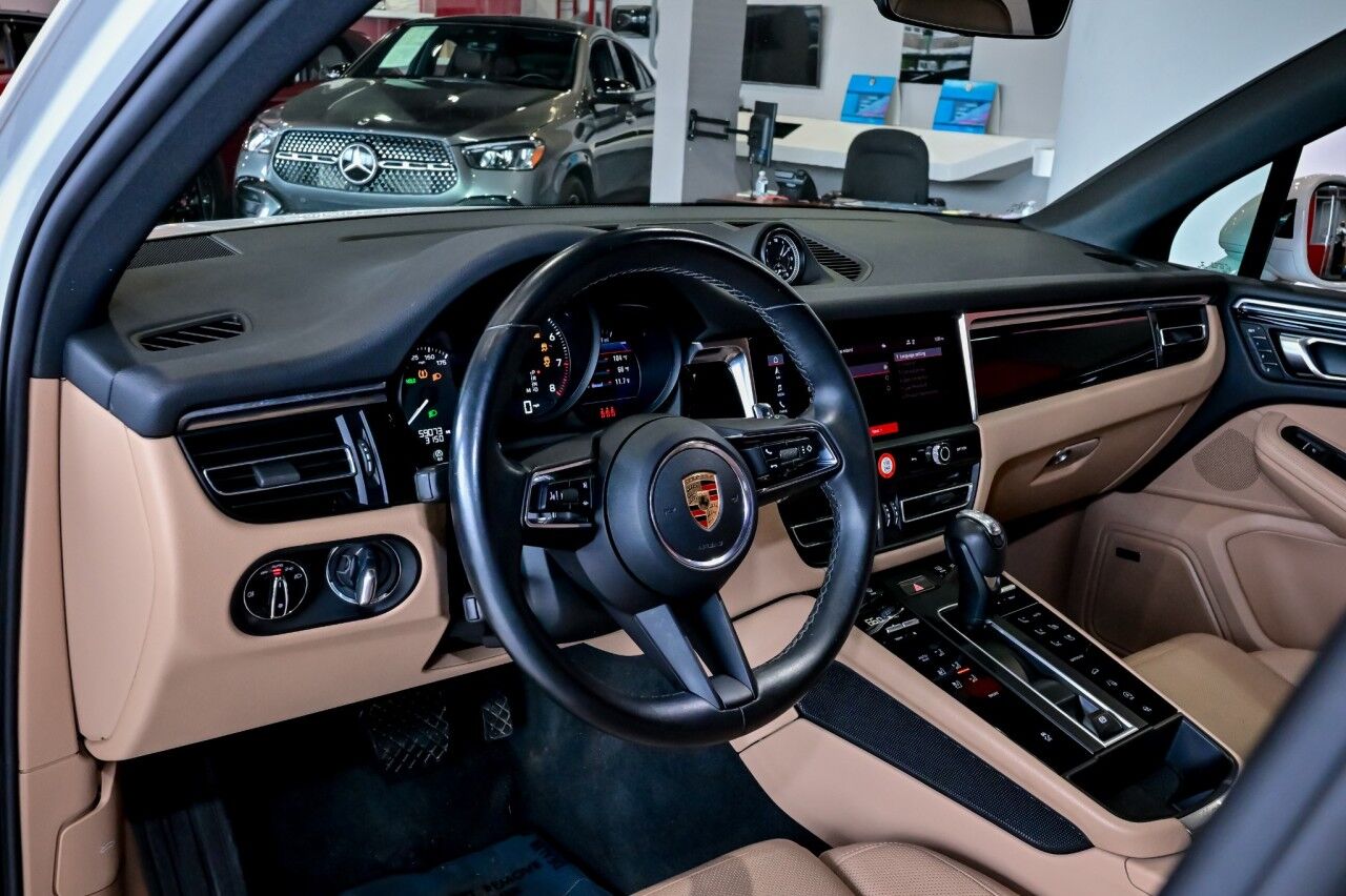 2023 Porsche Macan AWD, Pano Roof, Bose Surround Sound, Lane Assist, Self Steering Park Assist Springfield NJ