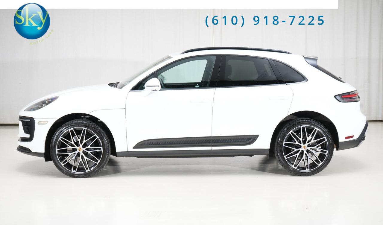 2023 Porsche Macan AWD Premium Package Plus 21&apos;s