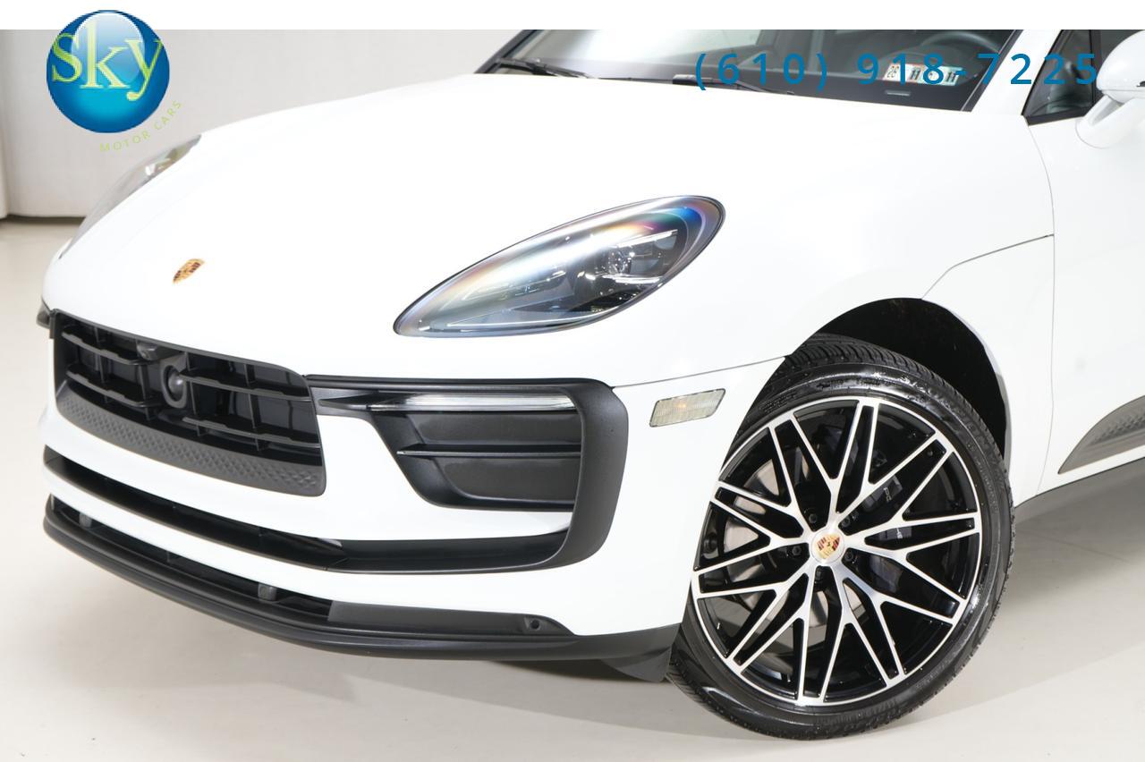 2023 Porsche Macan AWD Premium Package Plus 21&apos;s