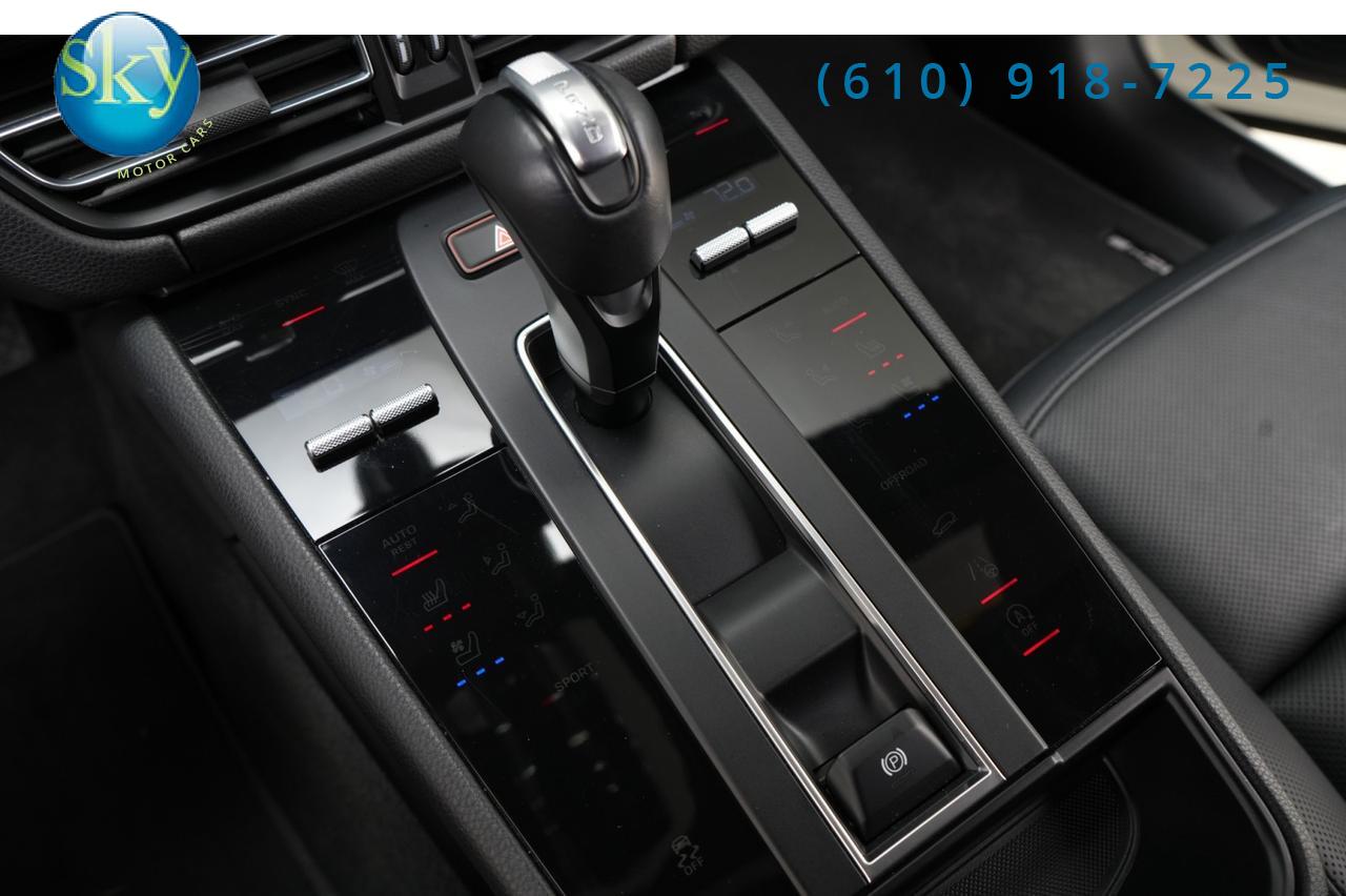 2023 Porsche Macan AWD Premium Package Plus 21&apos;s West Chester PA