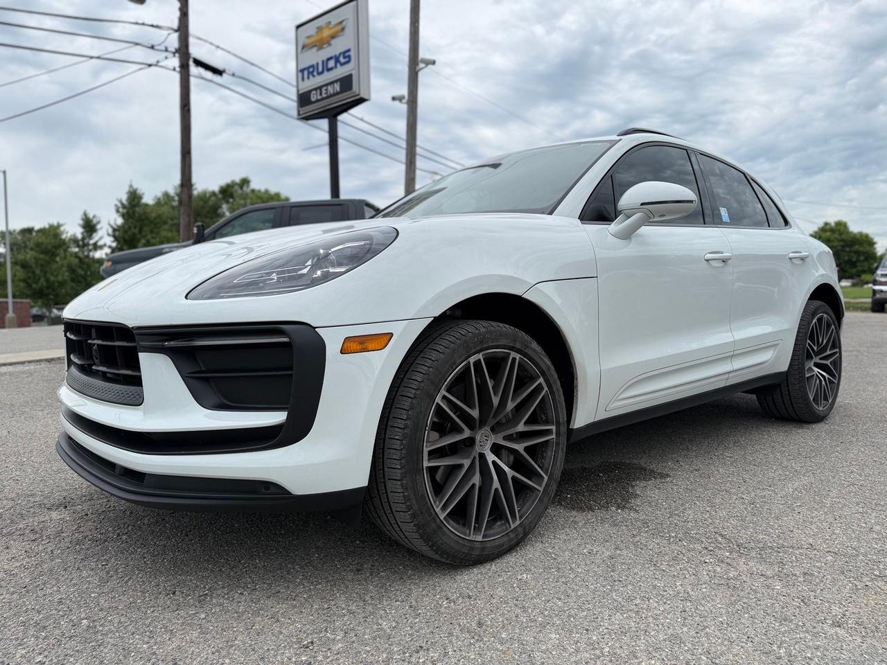 2023 Porsche Macan Base