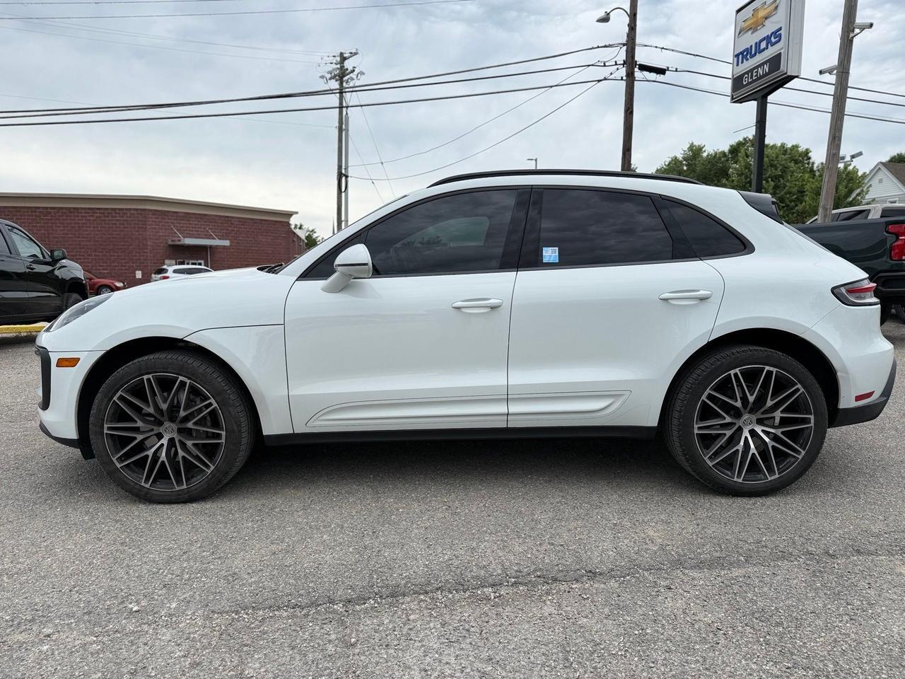 2023 Porsche Macan Base