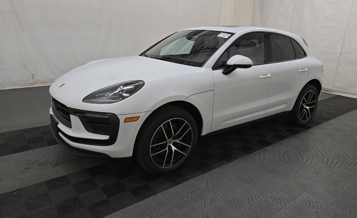 2023 Porsche Macan Base
