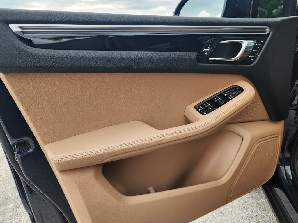 2023 Porsche Macan EXCELLENT CONDITION~ACCIDENT AVOINDANCE SYSTEMS~ADAPTIVE CRUISE CONTROL~BLIND SPOT WARNING~CRASH SENSORS~LEATHER SEATS~PANORAMIC MOONROOF / SUNROOF~SURROUND VIEW CAMERA Sarasota FL