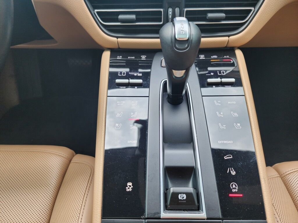 2023 Porsche Macan EXCELLENT CONDITION~ACCIDENT AVOINDANCE SYSTEMS~ADAPTIVE CRUISE CONTROL~BLIND SPOT WARNING~CRASH SENSORS~LEATHER SEATS~PANORAMIC MOONROOF / SUNROOF~SURROUND VIEW CAMERA Sarasota FL