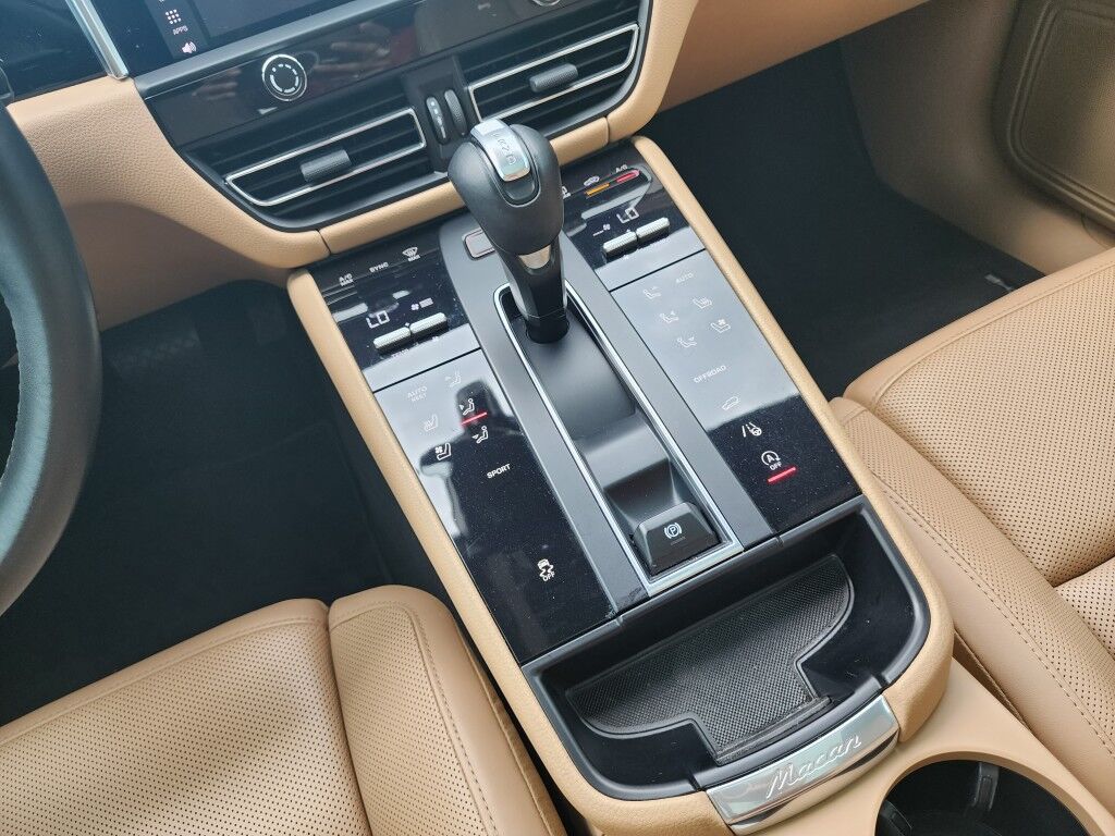 2023 Porsche Macan EXCELLENT CONDITION~ACCIDENT AVOINDANCE SYSTEMS~ADAPTIVE CRUISE CONTROL~BLIND SPOT WARNING~CRASH SENSORS~LEATHER SEATS~PANORAMIC MOONROOF / SUNROOF~SURROUND VIEW CAMERA Sarasota FL