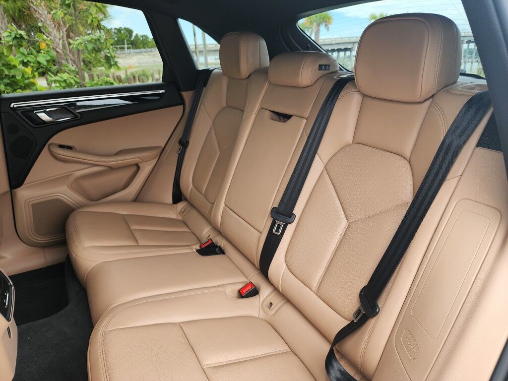 2023 Porsche Macan EXCELLENT CONDITION~ADAPTIVE CRUISE CONTROL~BLIND SPOT WARNING~CRASH SENSORS~LEATHER SEATS~PANORAMIC MOONROOF / SUNROOF~SURROUND VIEW CAMERA Sarasota FL