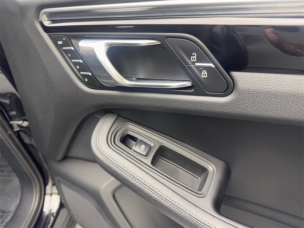 2023 Porsche Macan NAV,CAM,PANO,HTD STS,BLIND SPOT,19&quot; WLS Irving TX