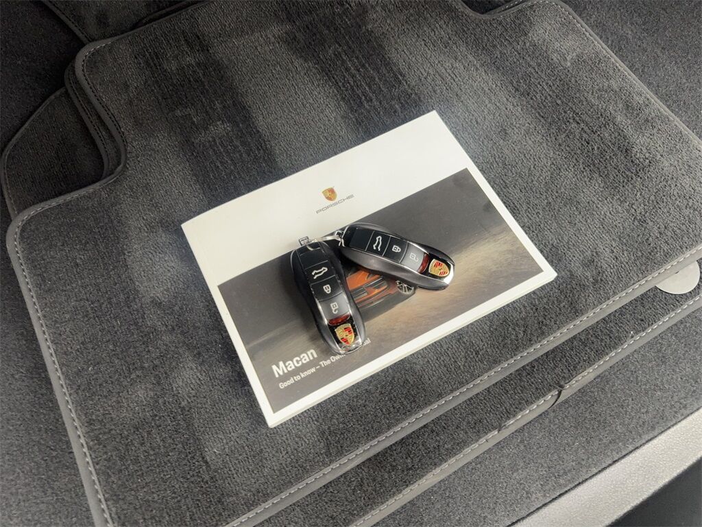 2023 Porsche Macan NAV,CAM,PANO,HTD STS,BLIND SPOT,19&quot; WLS Irving TX