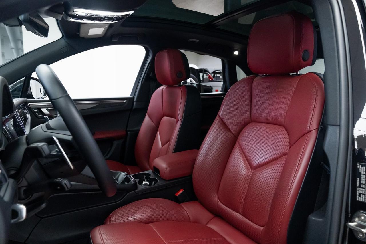2023 Porsche Macan S 1 Owner Adaptive Air Suspension Premium Plus Portland OR