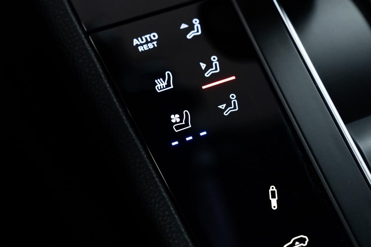 2023 Porsche Macan S 1 Owner Adaptive Air Suspension Premium Plus Portland OR