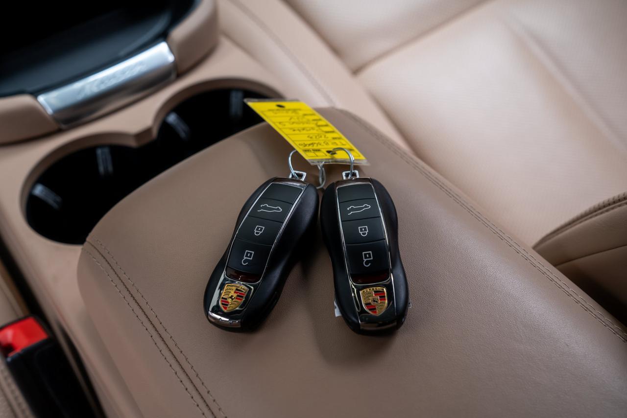 2023 Porsche Macan S Leather Package Seat Trim 2-Tone / Bose Audio Portland OR