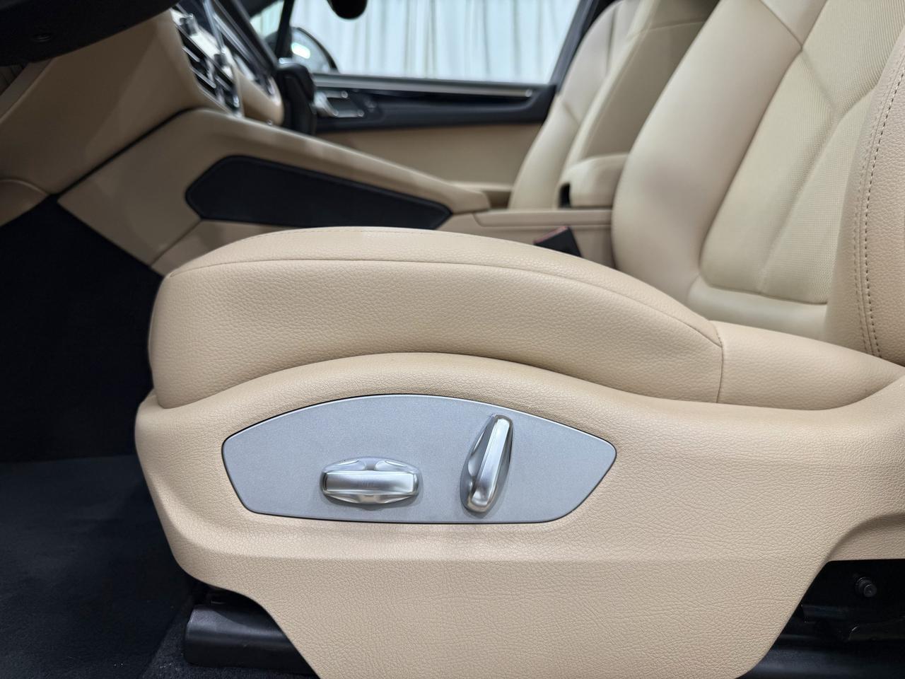 2023 Porsche Macan S Newark DE