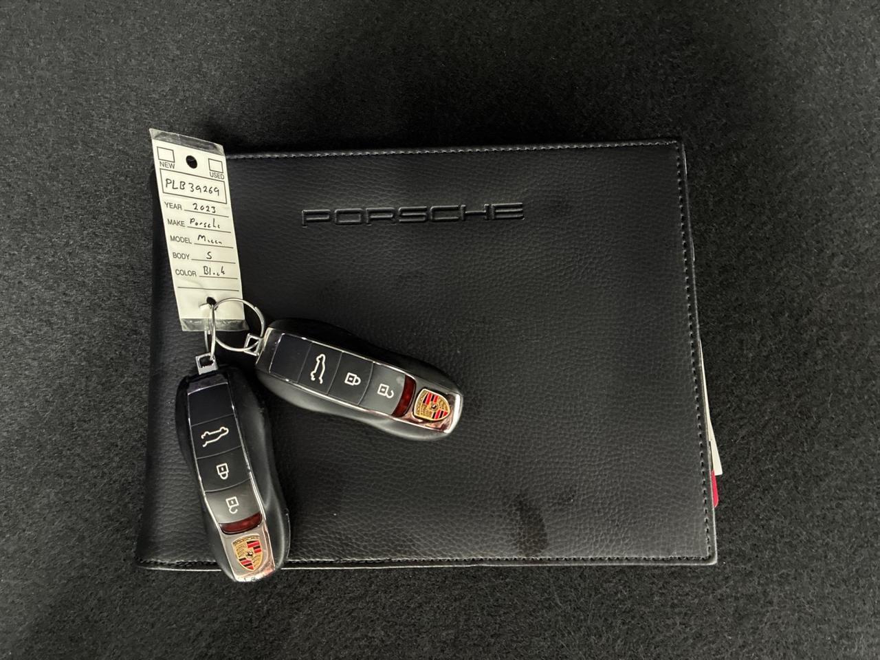 2023 Porsche Macan S, Premium Pkg Plus, Adaptive Air Suspension, Trim in High Gloss Black Houston TX