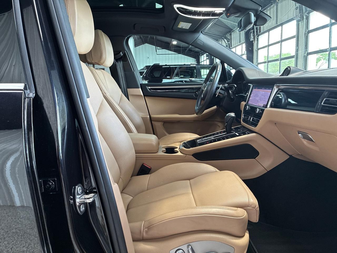 2023 Porsche Macan S, Premium Pkg Plus, Adaptive Air Suspension, Trim in High Gloss Black Houston TX