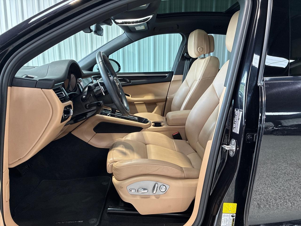 2023 Porsche Macan S, Premium Pkg Plus, Adaptive Air Suspension, Trim in High Gloss Black Houston TX