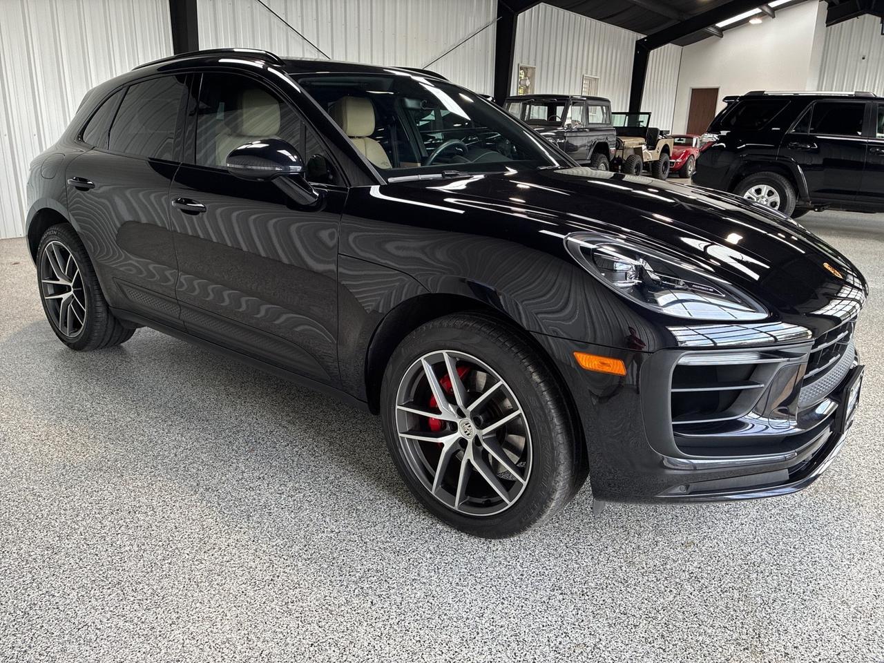 2023 Porsche Macan S, Premium Pkg Plus, Adaptive Air Suspension, Trim in High Gloss Black Houston TX