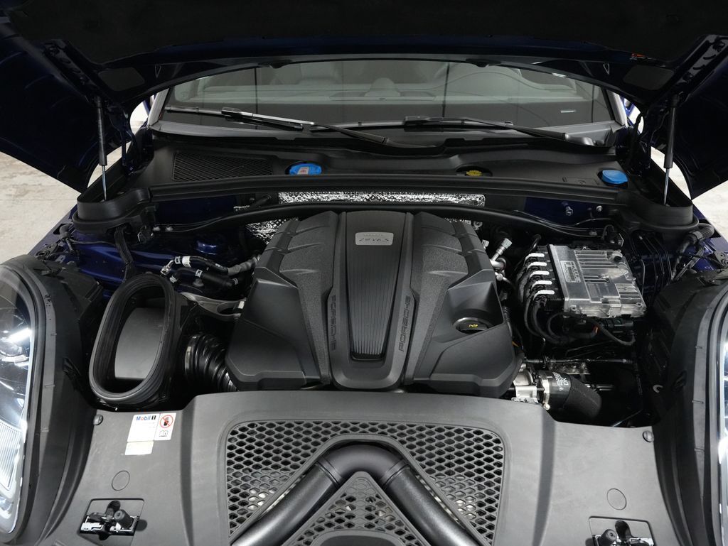 2023 Porsche Macan S Tigard OR