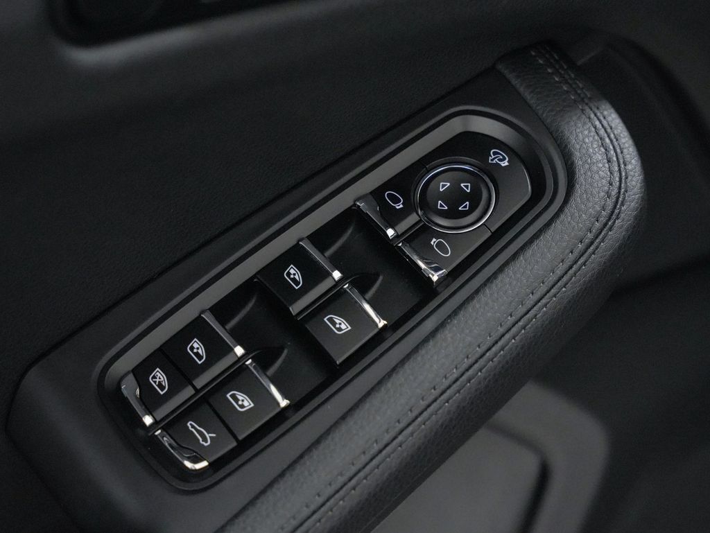 2023 Porsche Macan S Tigard OR