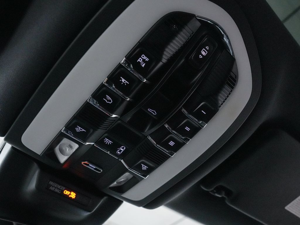 2023 Porsche Macan S Tigard OR