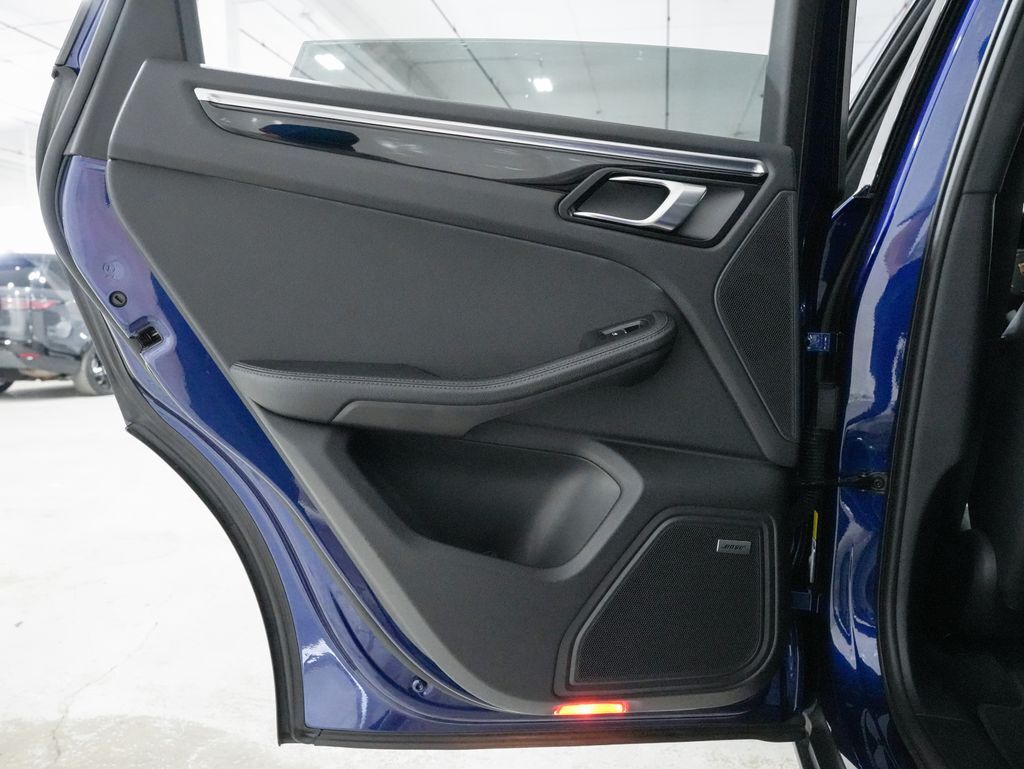2023 Porsche Macan S Tigard OR