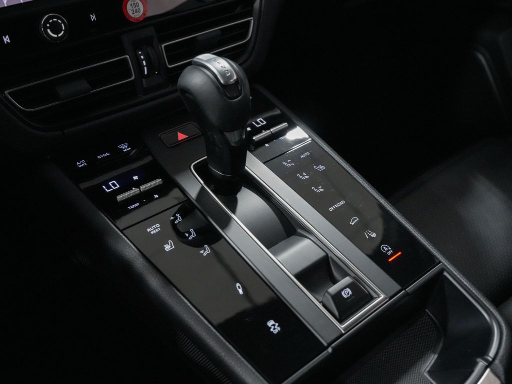2023 Porsche Macan S Tigard OR