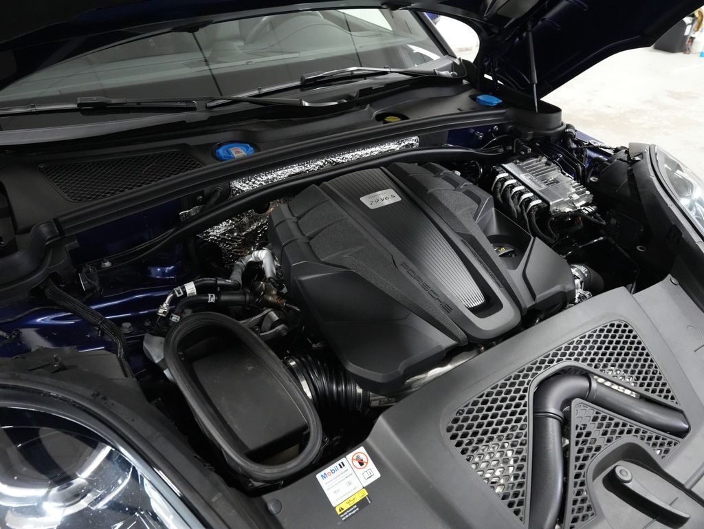 2023 Porsche Macan S Tigard OR