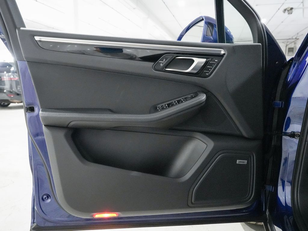 2023 Porsche Macan S Tigard OR