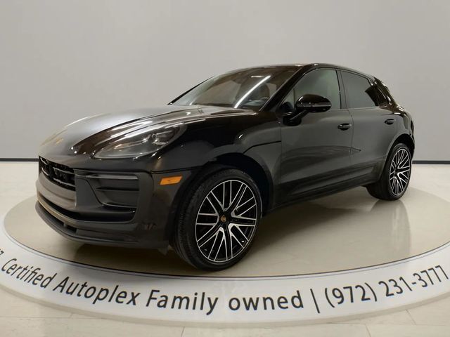 2023 Porsche Macan T's photo