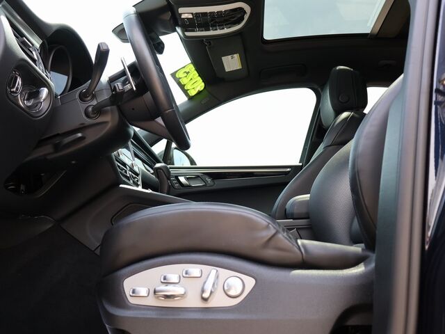 2023 Porsche Macan T Oshkosh WI