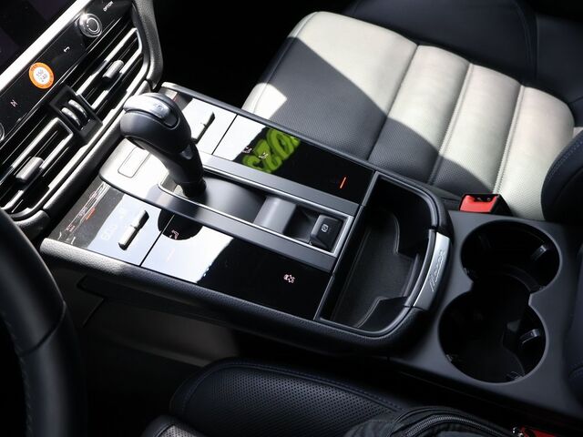 2023 Porsche Macan T Oshkosh WI