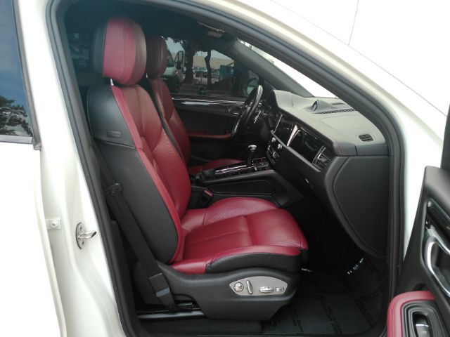 2023 Porsche Macan T Plano TX