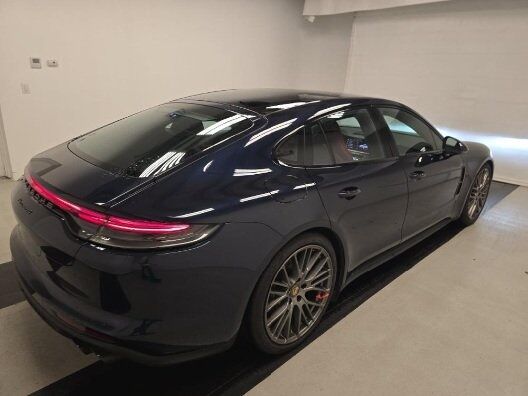 2023 Porsche Panamera 4 Platinum Edition