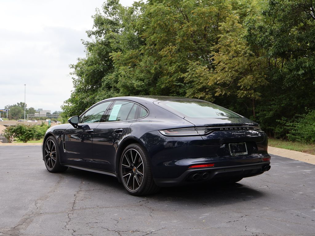 2023 Porsche Panamera 4 Platinum Edition