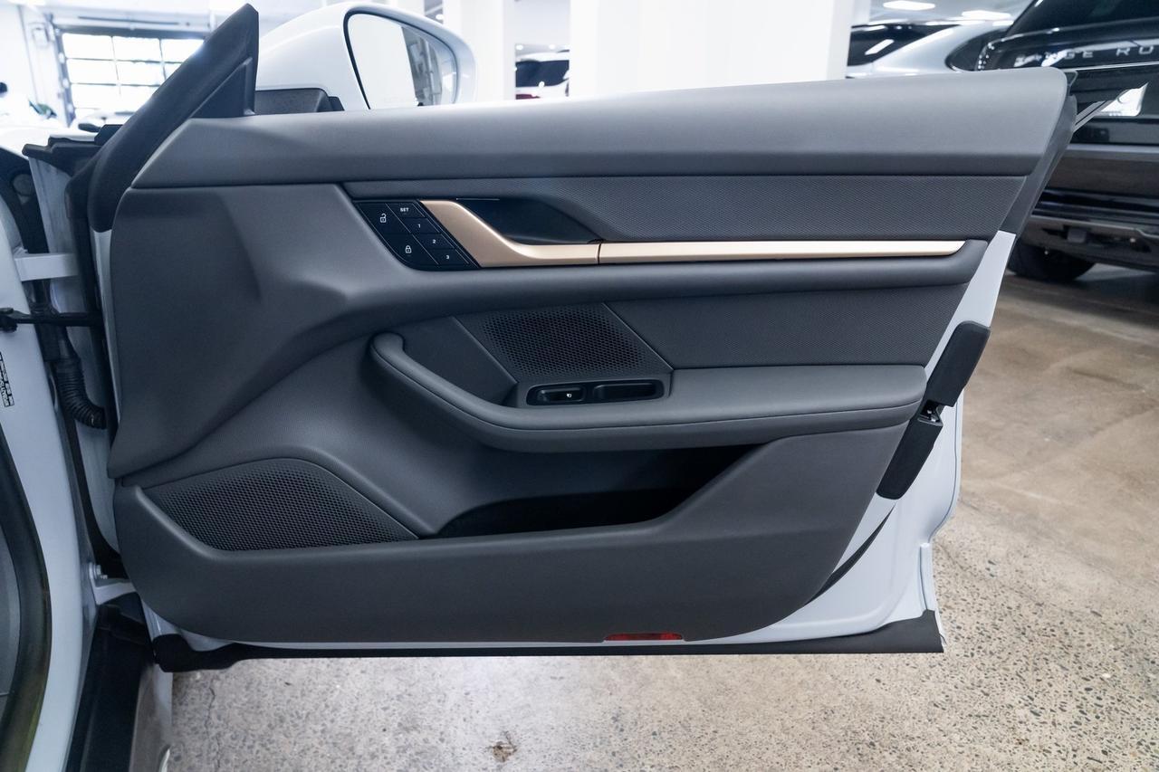 2023 Porsche Taycan Cross Turismo 4 Vented Seats 21&quot; Carbon Fiber Aeroblade Wheels Portland OR