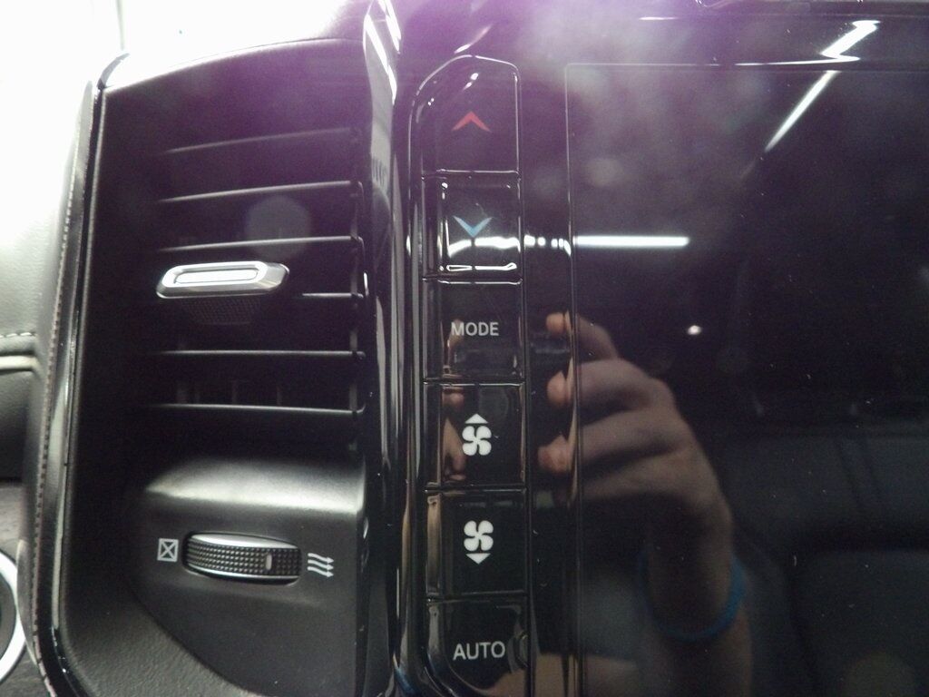 2023 Ram 1500 4x4 Crew Cab Limited Fond du Lac WI