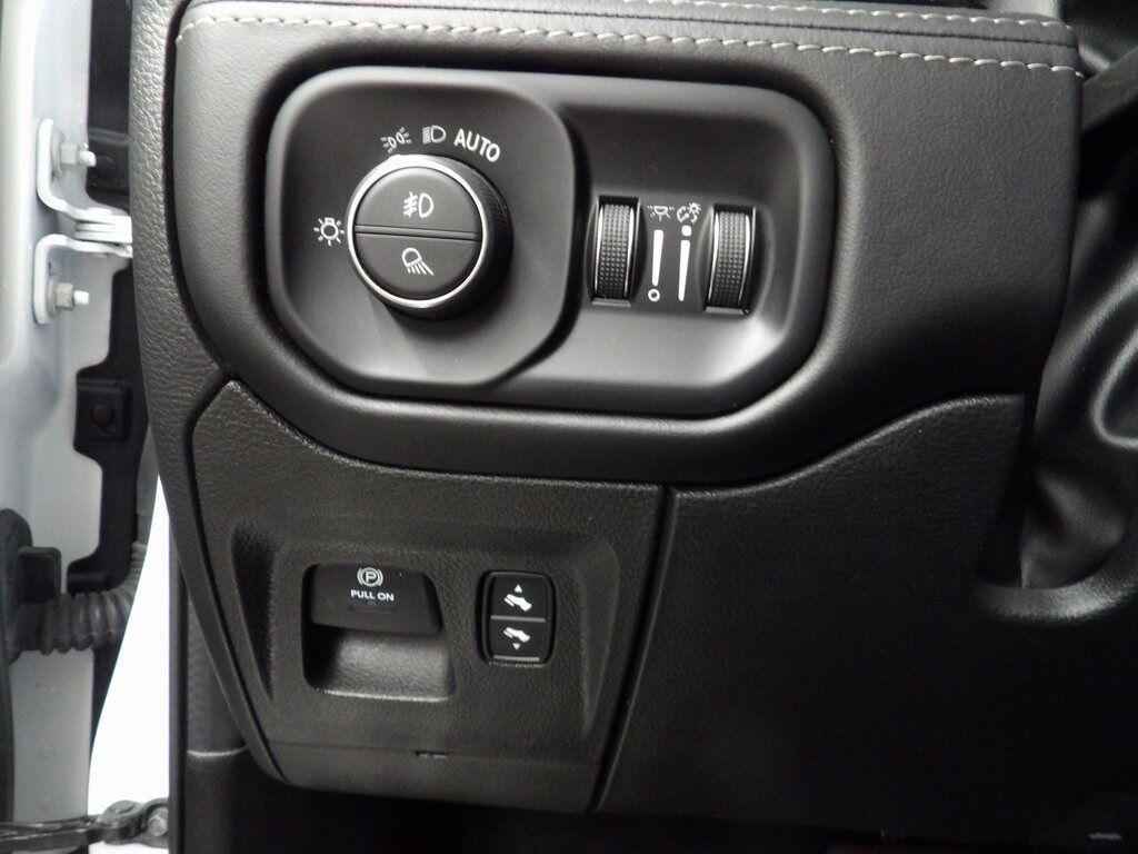 2023 Ram 1500 4x4 Crew Cab Limited Fond du Lac WI