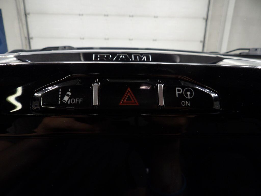 2023 Ram 1500 4x4 Crew Cab Limited Fond du Lac WI