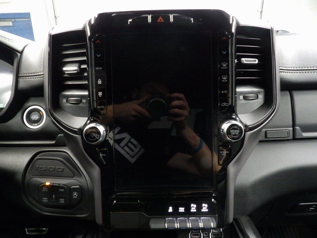 2023 Ram 1500 4x4 Crew Cab Sport Fond du Lac WI