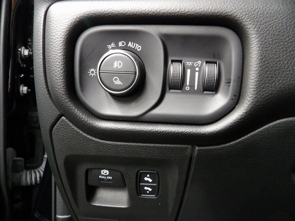 2023 Ram 1500 4x4 Crew Cab Sport Fond du Lac WI