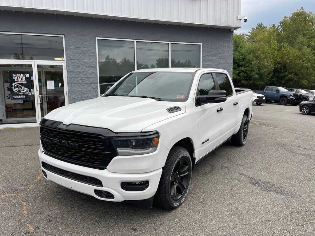2023 Ram 1500 BIG HORN CREW CAB 4X4 5&#39;7 BOX Orange MA