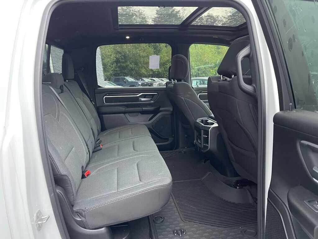 2023 Ram 1500 BIG HORN CREW CAB 4X4 5&#39;7 BOX Orange MA