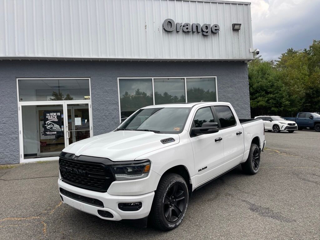 2023 Ram 1500 BIG HORN CREW CAB 4X4 5&#39;7 BOX Orange MA